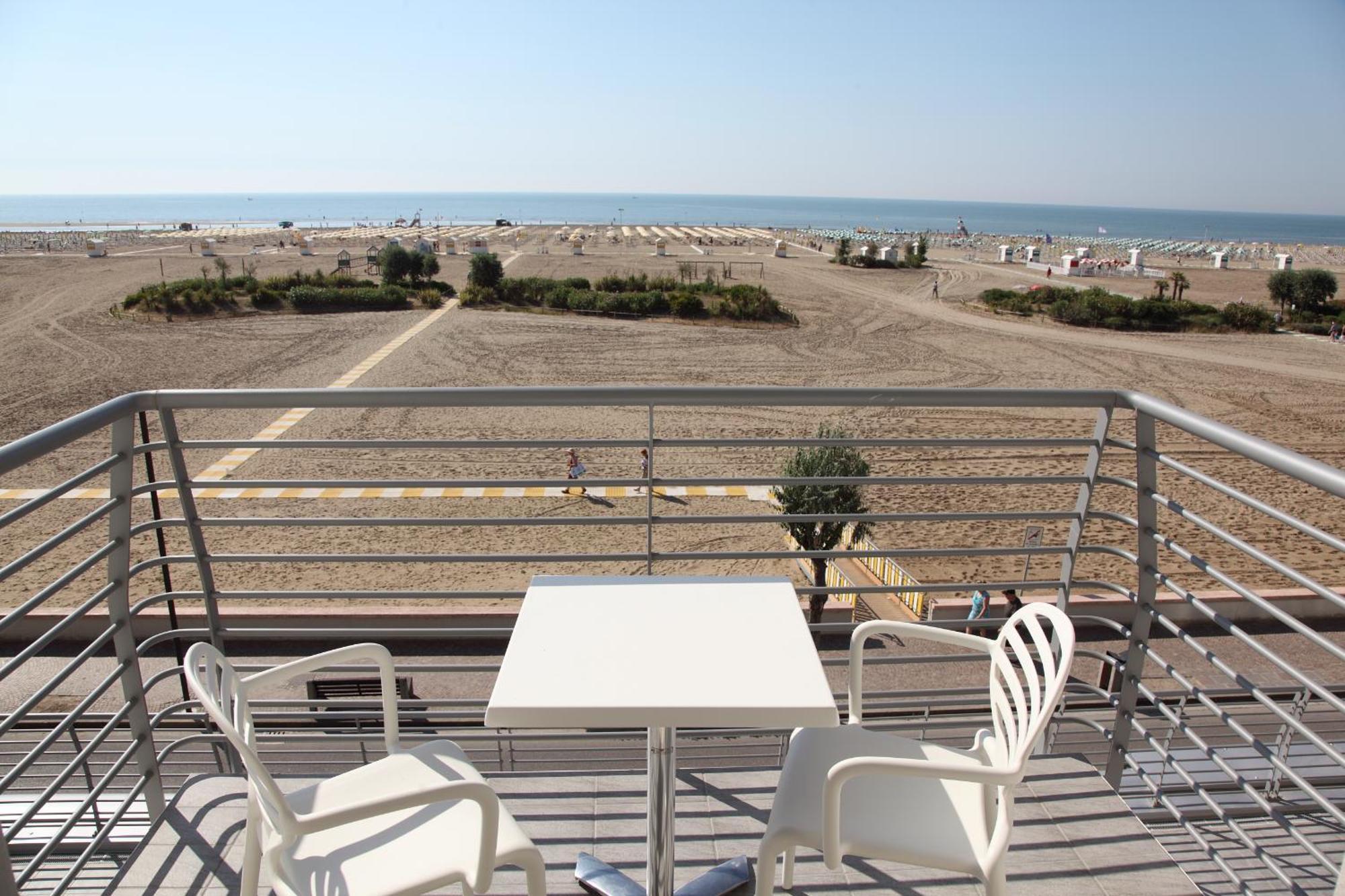 Double or Twin Room Balcony Front Sea View