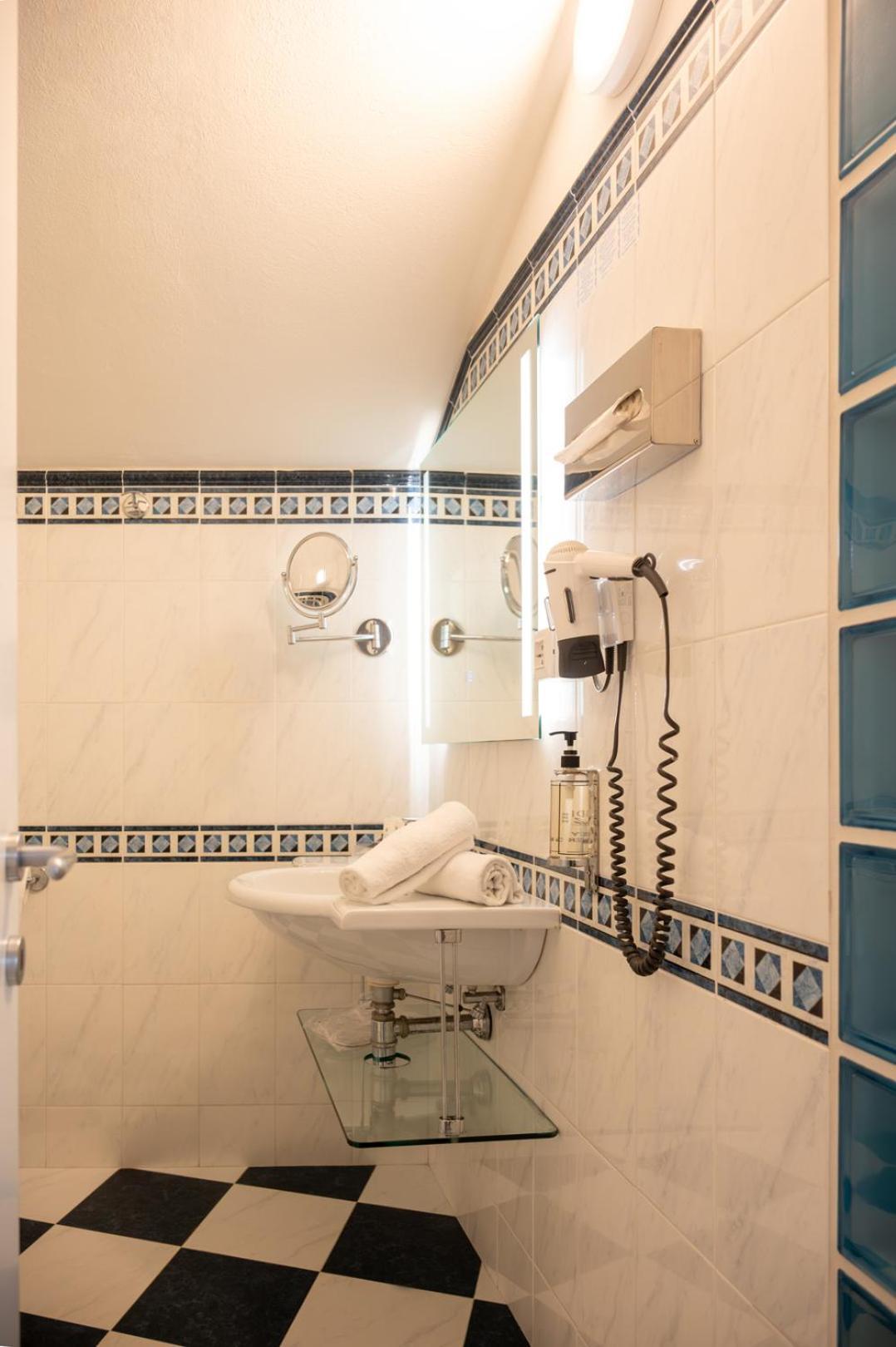 Camera Familiare con Bagno